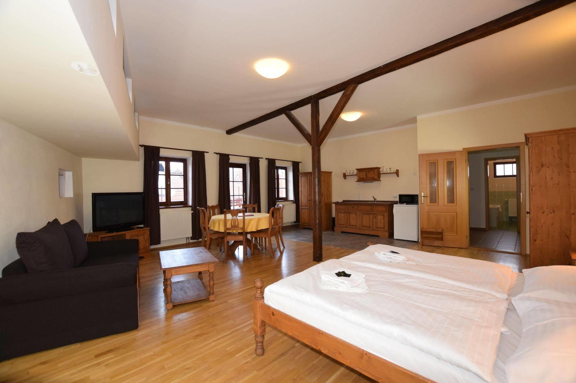 Pension Zamecka Apartma - Castle Apartments Cesky Krumlov Exterior photo